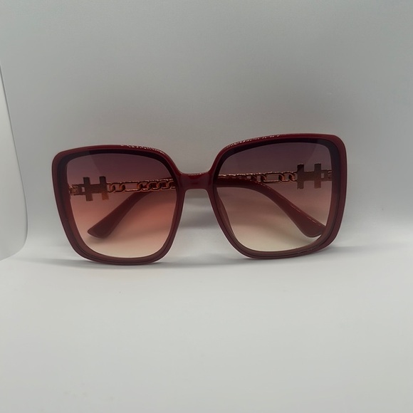 Oversized Burgundy Gradient Sunglasses w/ Gold Chain Detail H Logo UV protection - Picture 8 of 11